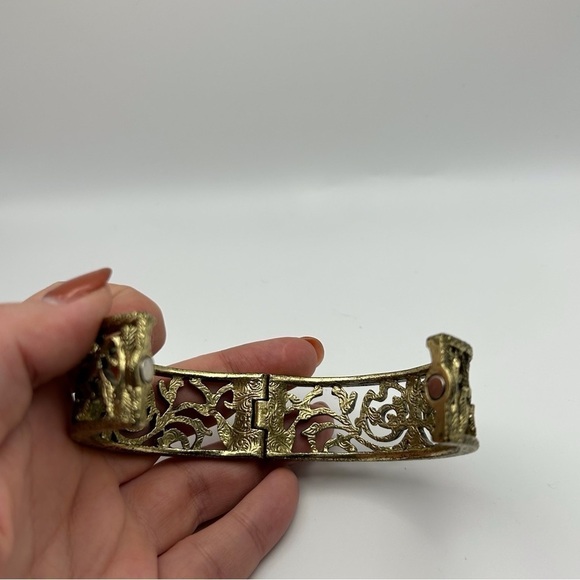 Elegant Chic Gold Tone Filigree with Leaves Hinged Bangle Bracelet - Picture 7 of 10